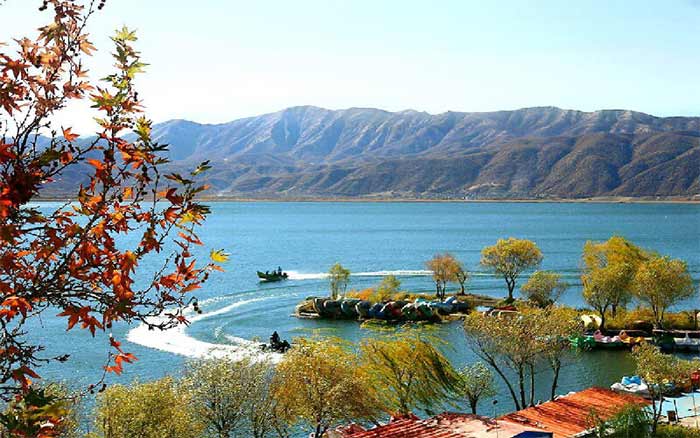 دریاچه زریوار