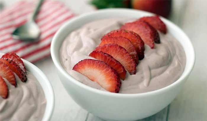 شیرینی پزی دسر ماست و میوه