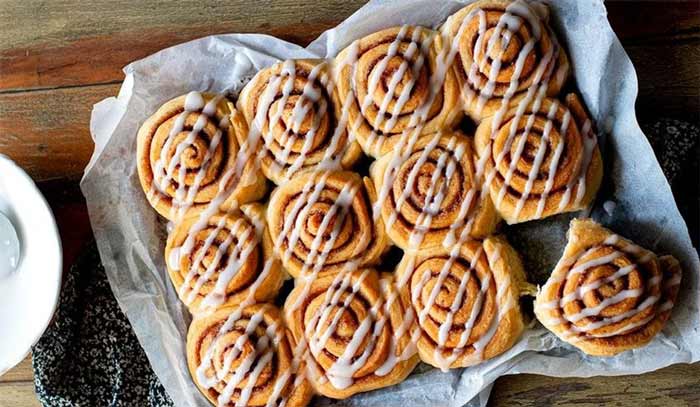 شیرینی پزی نان شیرینی دارچینی