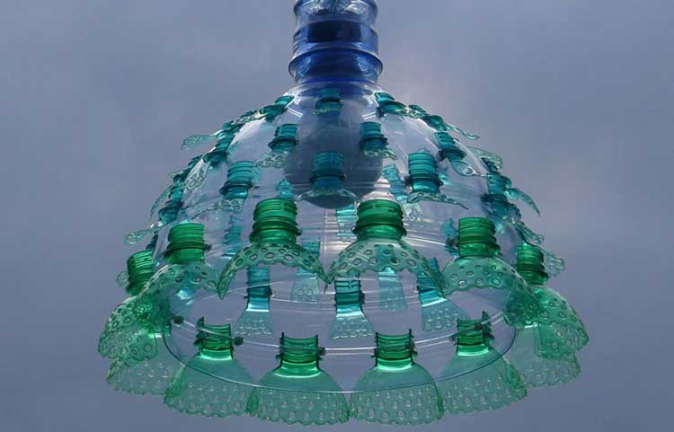 لوستر از بطری و قاشق پلاستیکی